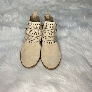 Baretraps Women's size 8 M beige Georgia Laser-Cut leather Ankle Boots